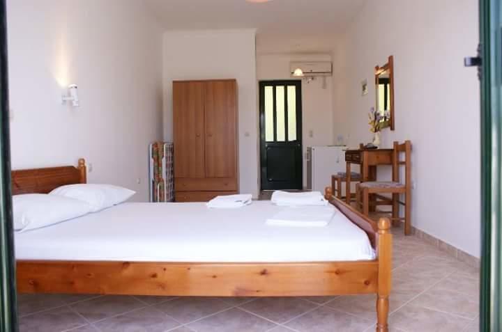 Santas Rooms Asprogerakata 外观 照片